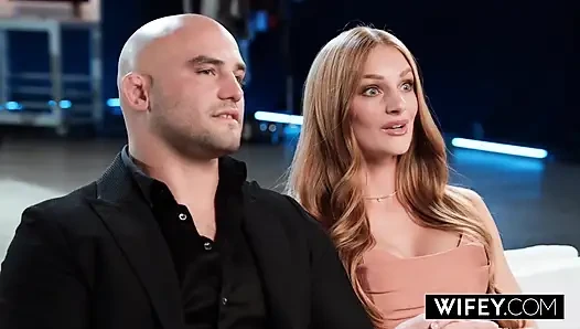 Evli kadın muhteşem kızıl saçlı ateşli evli kadın Jessi Rae Jason Luv'un büyük zenci yarağının her santimini alıyor