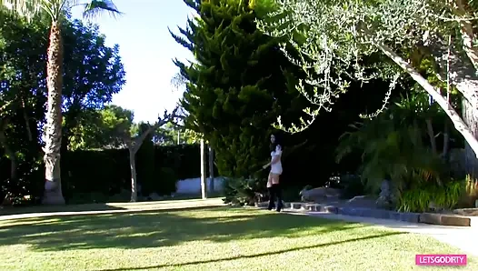 Açık havada sakso / içeride yüz sikişi, amcık sikişi ve ağzına boşalma