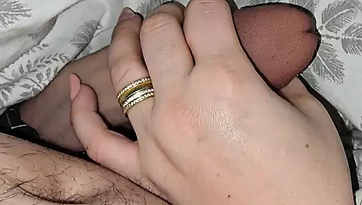 Üvey anne sikimi elinde nasıl büyük ve güçlü yaptığını seviyor musun