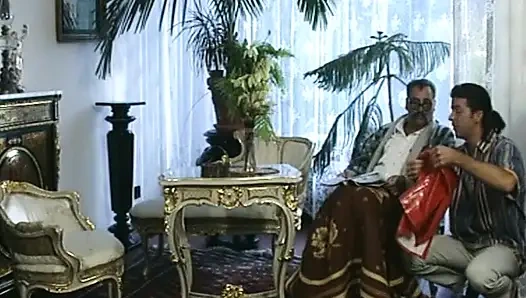 Güzel Alman bebek ateşli üçlü sekste sikiliyor