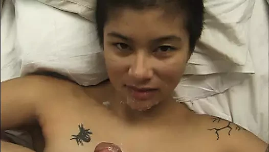 18 yaşındaki kız ilk sakso çekiyor