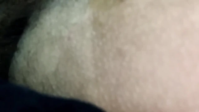 Ateşli bakire göt parmakla kırılmaya çalışıyor