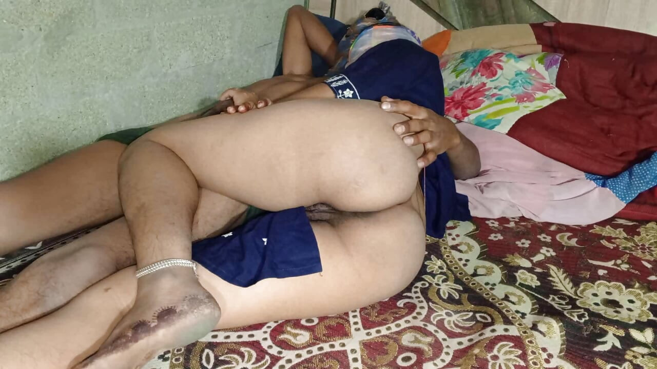 Bhabhi ko raat me full sex in house Hindi audio.