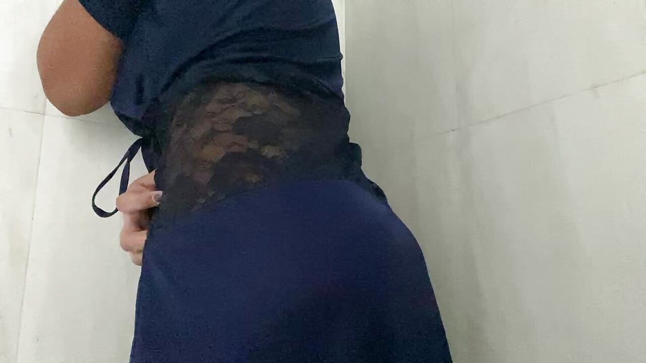 Ateşli hintli kız soyunuyor