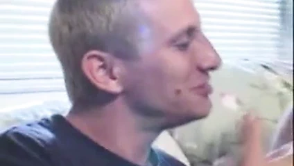 teen yakalandı içinde the act parmak ile onu külot