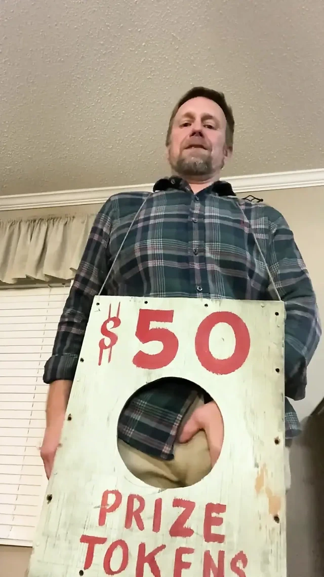 Ateşli anne Brandy ve Tina'ya cadılar bayramı kostümümü gösteriyorum