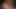 Blonde Schönheit reibt sich im Wald