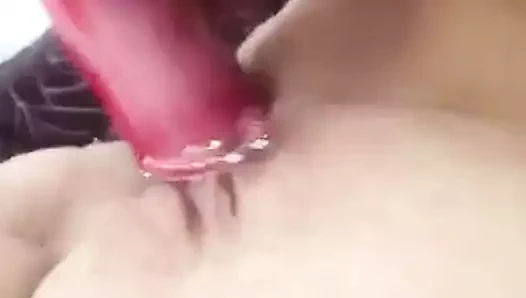 Karısı bir kutu saç spreyi ile kendini kurtarıyor