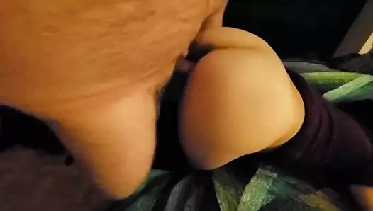 Yüz aşağı, göt yukarı ile benim küçük Asya sikme oyuncağım