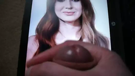 karen gillan'a saygı duruşu