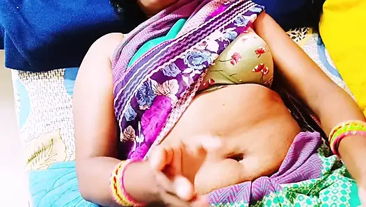 Hintli seks. Kayınvalidesi Husbend'in üvey babasını sikiyor. Telugu edepsizce konuşuyor.