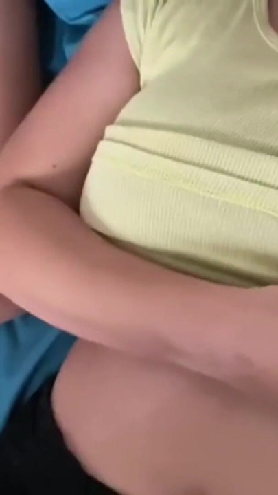 GÜZEL KOLOMBIYALı LATIN TANTALY DOLL ILE OYNUYOR VE YAŞLı ÜVEY ERKEK KARDEŞI ONU ÇOK ZENGIN SIKIYOR | Klip 1