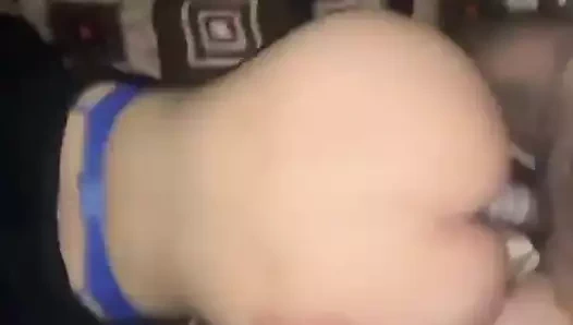 Hintli yuvarlak göt sert sikiliyor .. Seksi büyük götlü yenge ..