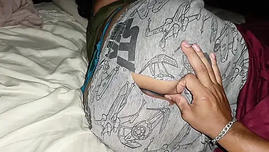 Kız arkadaşımı evde yalnızken götten çok sert sikiyorum! Yarağımı çıkardım ve çabucak bacaklarını açtırdı.