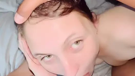 Üvey erkek kardeşim beni mastürbasyon yaparken yakaladı ve boğazımı kullandı