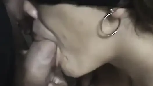 Çok kıllı amcıklı bir sürtük götünün tadını seviyor!