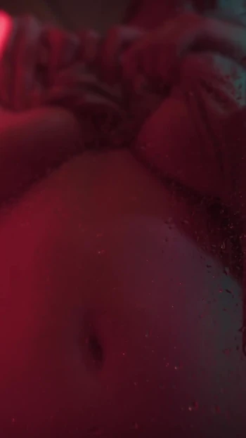 Знаковый момент из "ГРУДАСТАЯ МАЛЕНЬКАЯ ШЛЮХА ХОЧЕТ ТРАХНУТЬ ПАПУ СВОЕЙ ЛУЧШЕЙ ПОДРУГИ".