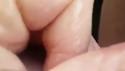 En sevdiği oyuncağını hazırlamak