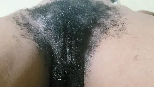 Kıllı amcık orta yaşlı seksi kadın korunmasız arzuyla dolu tutkulu bir yetişkin karşılaşmasında sert seksin tadını çıkarıyor