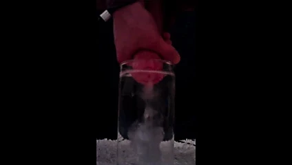 Bir bardak su içinde gerçekten güzel cumshot