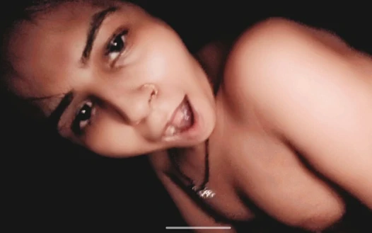 Ateşli latika ayakta sert çekirdek sikişiyor siyah yarak