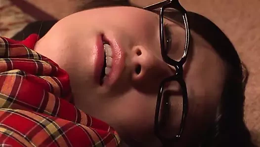 Genç Asyalı kızla ateşli solo sahne