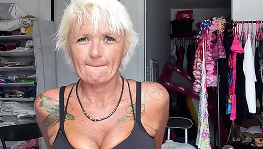 Bakış açısı: orta yaşlı seksi kadın mastürbasyonu