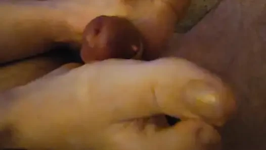 Onun için ayakla mastürbasyon rahatlaması taşakları boşaltıyor