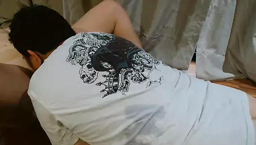 Komşu kirasını ödemek için amcığını yalıyor