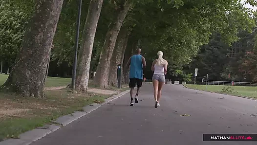 Sensi'nin gizli kamerada büyük memeli blanche bradburry için anal egzersiz