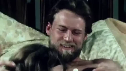 Klasik üçlü - adam 2 bebek alır ve sikişmekten hoşlanır