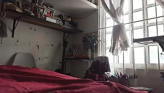 Tombul üvey annemin odasından ayrıldım