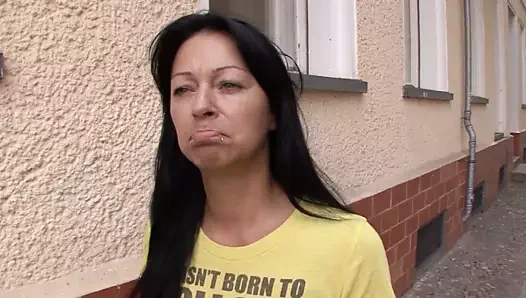 Alman esmer milf seviyor sahip olan eğlence gibi bir gerçek sürtük zaman o gets bir büyük horoz itti için ona zevk