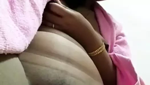 parmak üzerinde kam tarafından hint kuzeydoğu kız