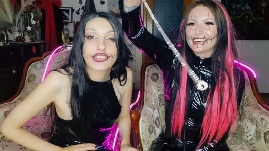 Cadılar bayramı iblisleri seni beyin yıkamak ve tamamen onların kontrolü altında yapacak. Dominatrix Nika ve DarkSpaceSolar. Akıl sikişi. Mi
