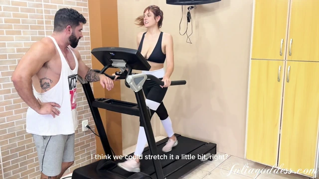 Koçum antrenmandan sonra beni sikiyor