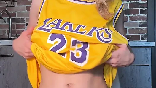 Bu soğuk buz küpü çok serinletici