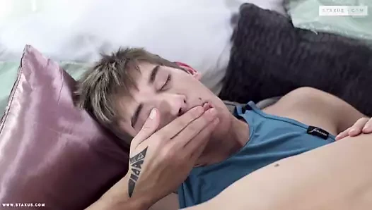 Ateşli genç adamlar - anal seks, oral seks ve finalde yumruklama