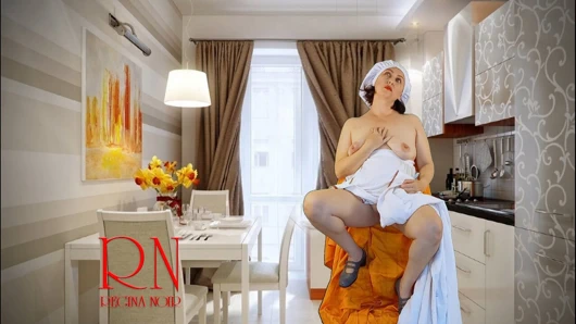 Külodsuz Cinderella üvey annesi ve üvey kız kardeşleri için elbise dikiyor. Mastürbasyon yapmasına izin verilmiyor. 51