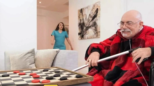 Yaşlı adam Jay Crew sikiş arkadaşı Katie Morgan ve hemşiresi sert yarağını paylaştığı için şanslı - brazzers