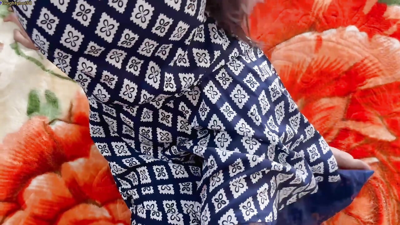 Hintli sevimli 18+ aldatan evli kadın amcığının içine boşalıyor