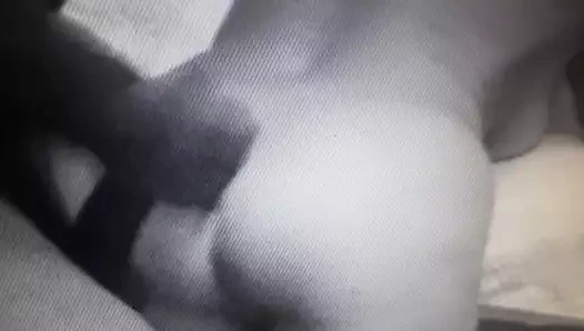 Poppy siyah sapık tarafından kıçına biraz cesaret alır.