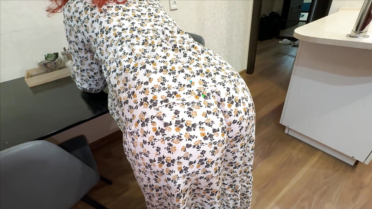 Olgun üvey anne anal sekse karşı değil ve büyük götünü yarağıyla değiştiriyor