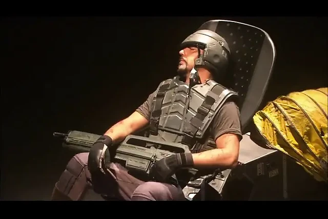 Dee lana moore'u sikerken adamın götüne dildo sokuyor