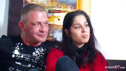 Küçücük adım kız öğretilen için sikme tarafından Alman olgun çift