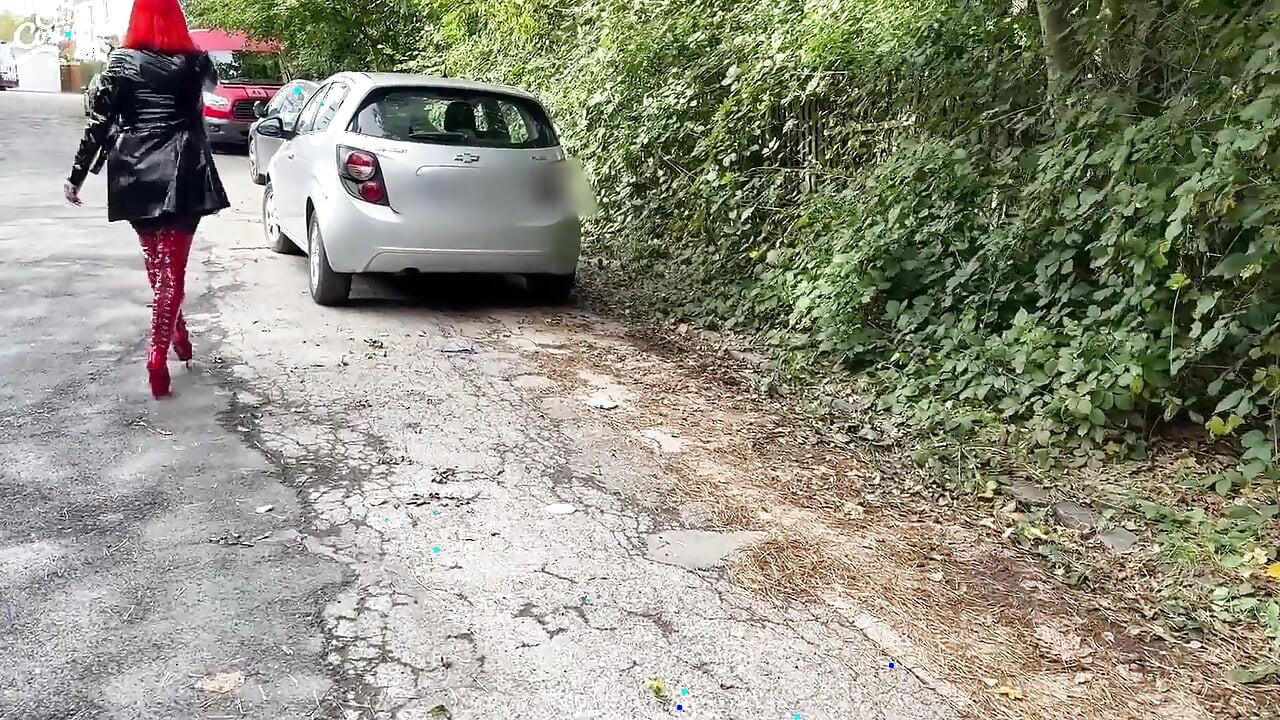 Sapık Sokak Buluşma Yeri! Çizmeli Kadın Lastiksiz Sevişiyor
