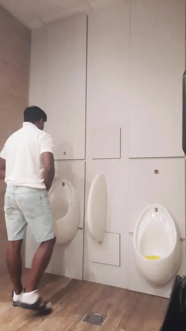 Eşcinsel umumi tuvalet