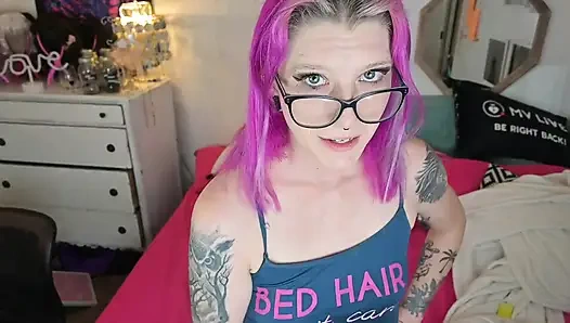 Aşırı itaatkar oda arkadaşını tuvalet serserisi