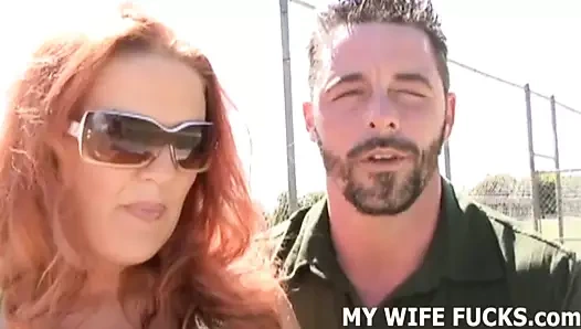 Seninkinden daha büyük bir sik sürmeyi denemek istiyorum tatlım