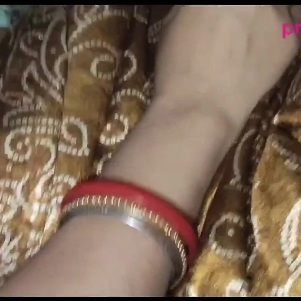 Сексуальная дези бхабхи прия жестко трахает хотвайф